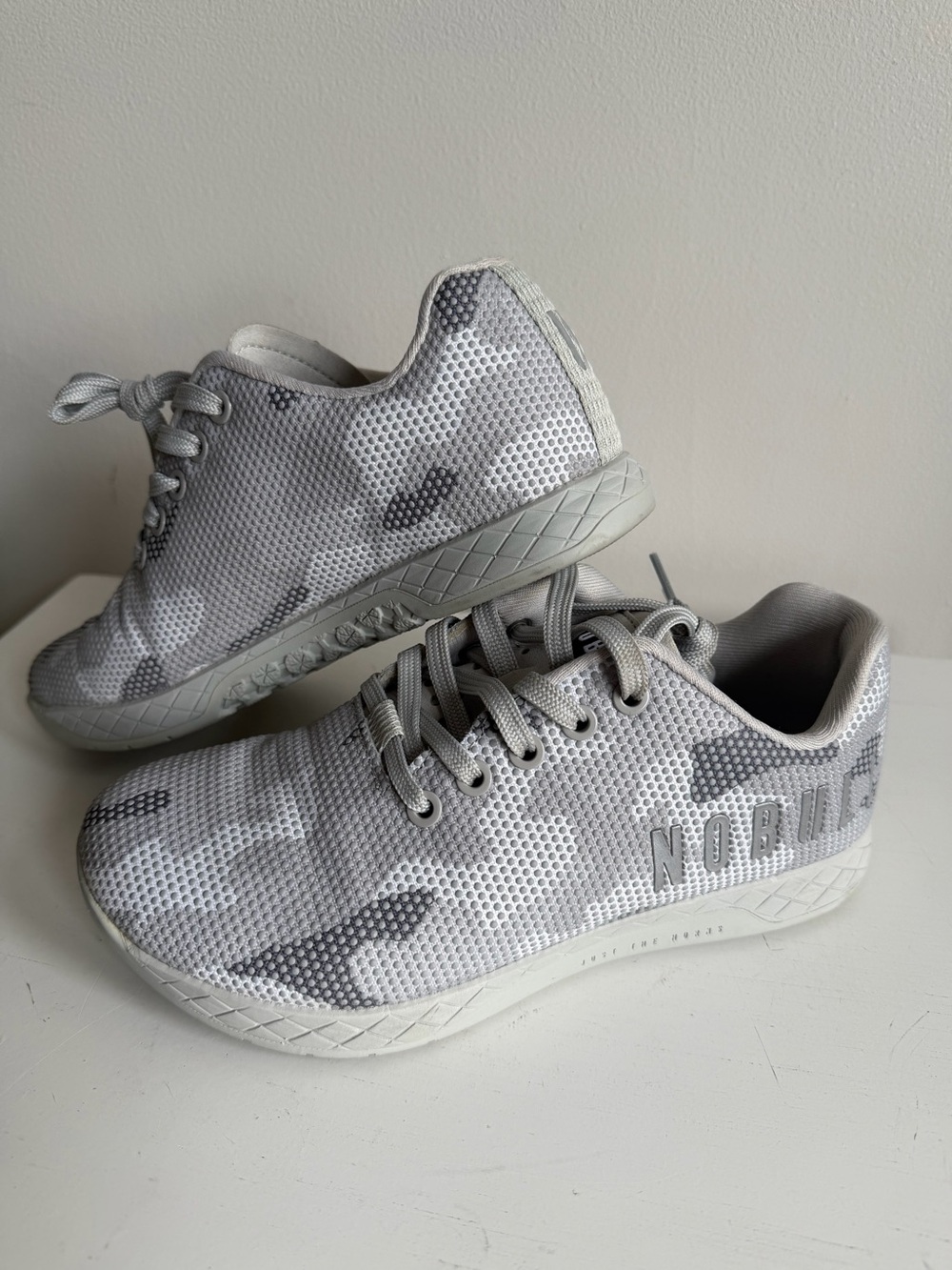 NOBULL women’s Light Grey Camo Mesh Sneakers